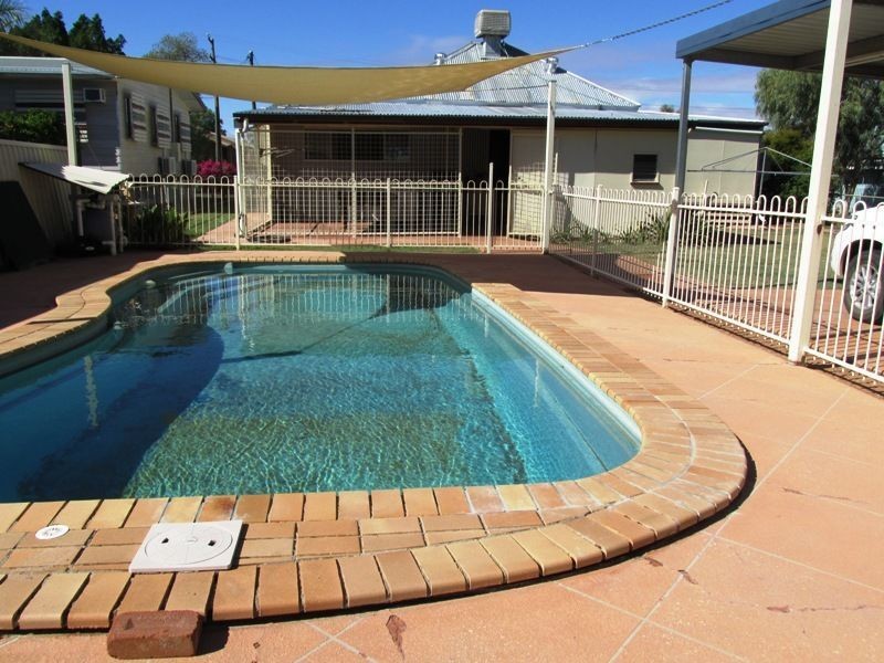 37 Crane street, Longreach QLD 4730