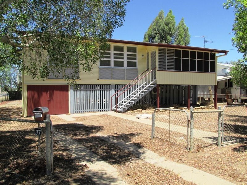 37 QUARRIAN ROAD, Longreach QLD 4730