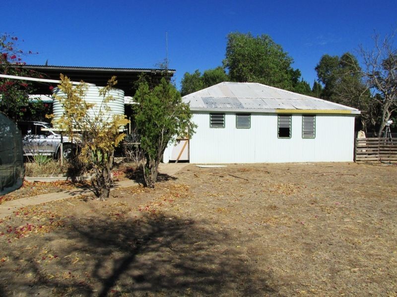 32-34 Miner Road, Longreach QLD 4730