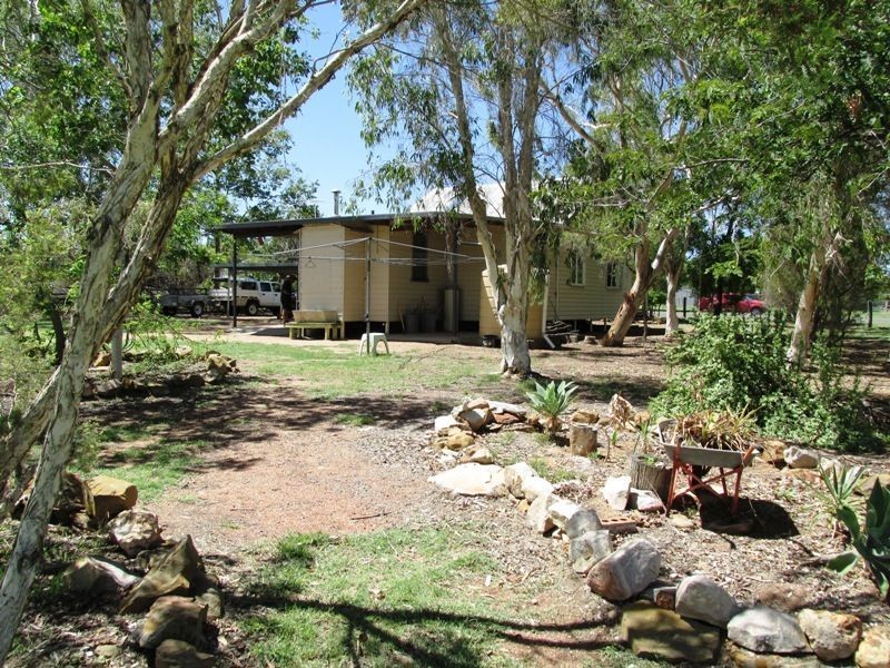 138 Yew street, Barcaldine QLD 4725