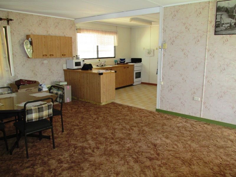 25 Bustard street, Longreach QLD 4730