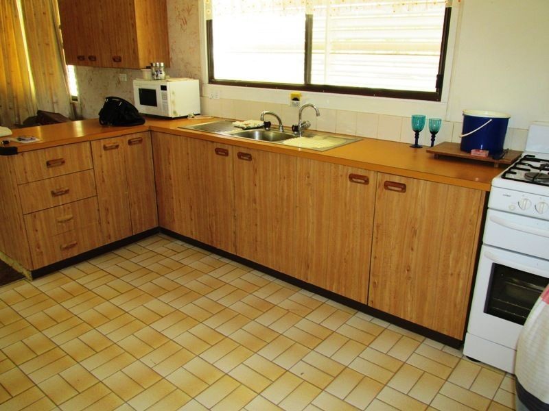 25 Bustard street, Longreach QLD 4730