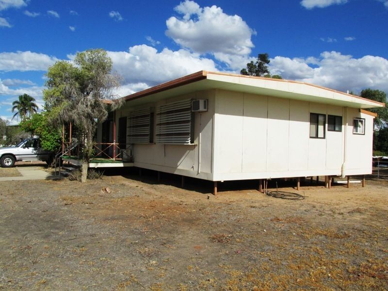 25 Bustard street, Longreach QLD 4730