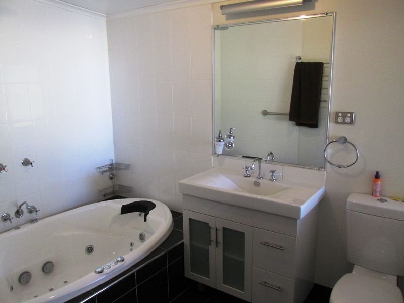 104 Cassowary street, Longreach QLD 4730