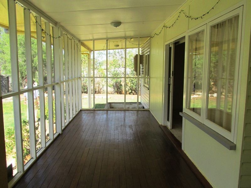 4 Lark steet, Longreach QLD 4730