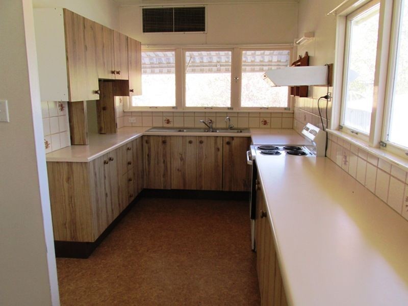 4 Lark steet, Longreach QLD 4730