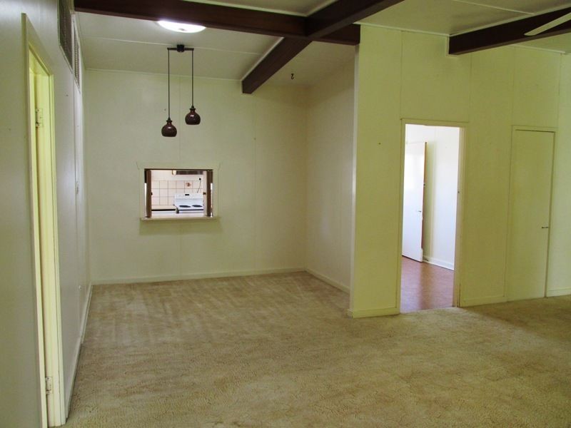 4 Lark steet, Longreach QLD 4730