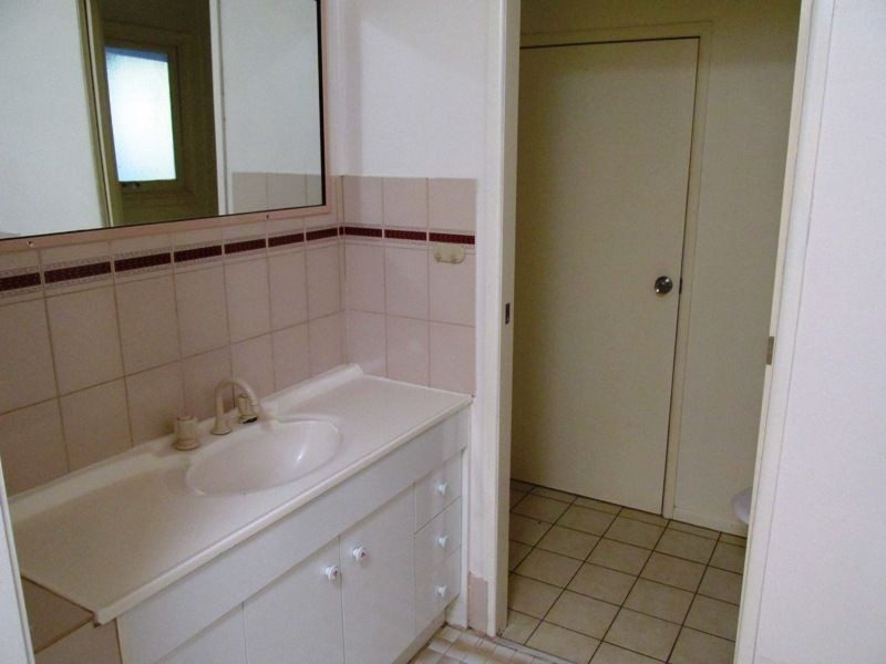 4 Lark steet, Longreach QLD 4730