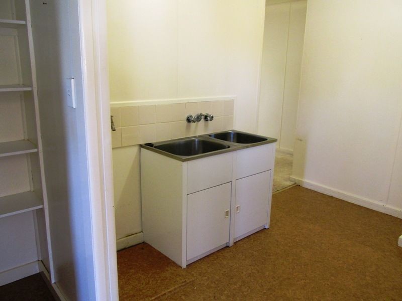 4 Lark steet, Longreach QLD 4730