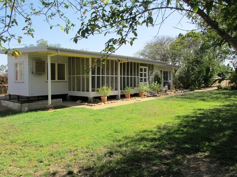 4 Lark steet, Longreach QLD 4730