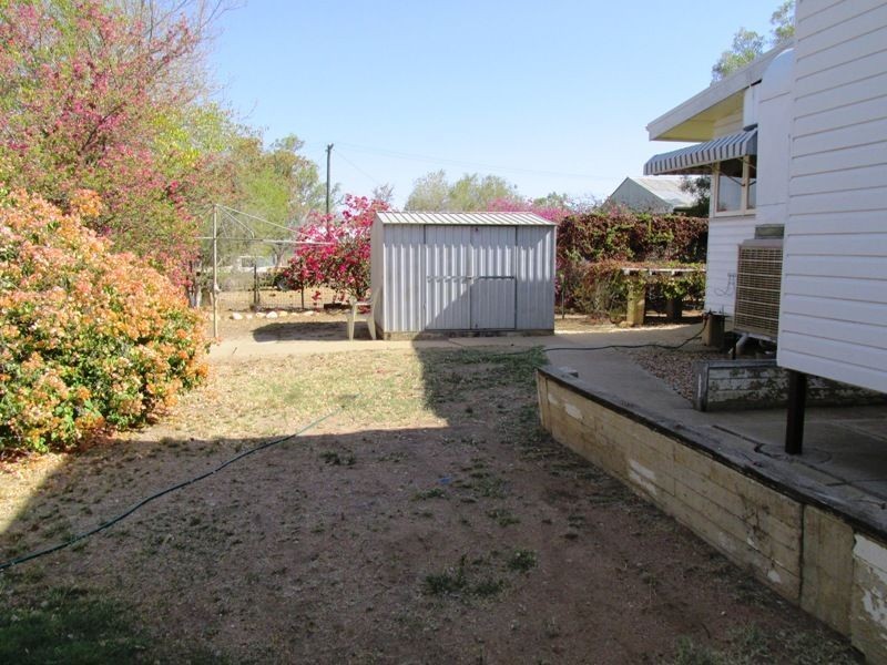 4 Lark steet, Longreach QLD 4730