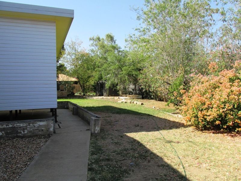 4 Lark steet, Longreach QLD 4730