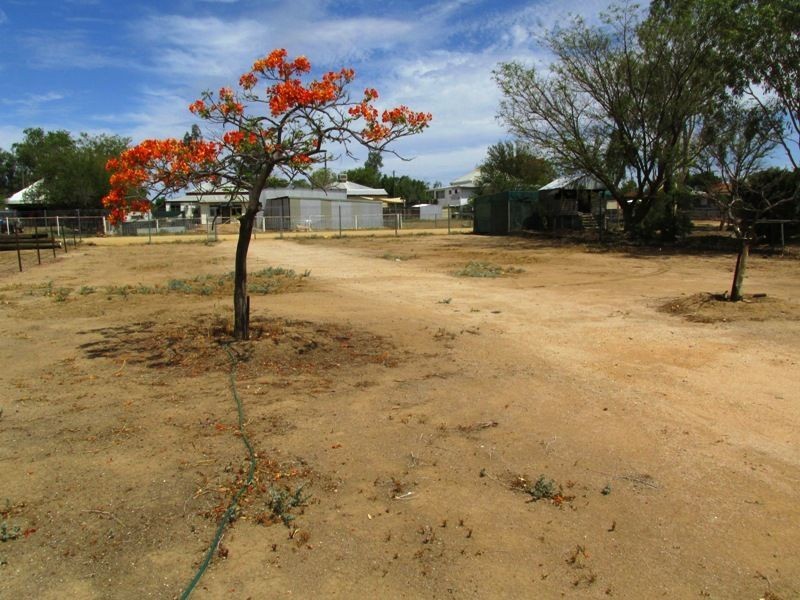 136 Wren street, Longreach QLD 4730