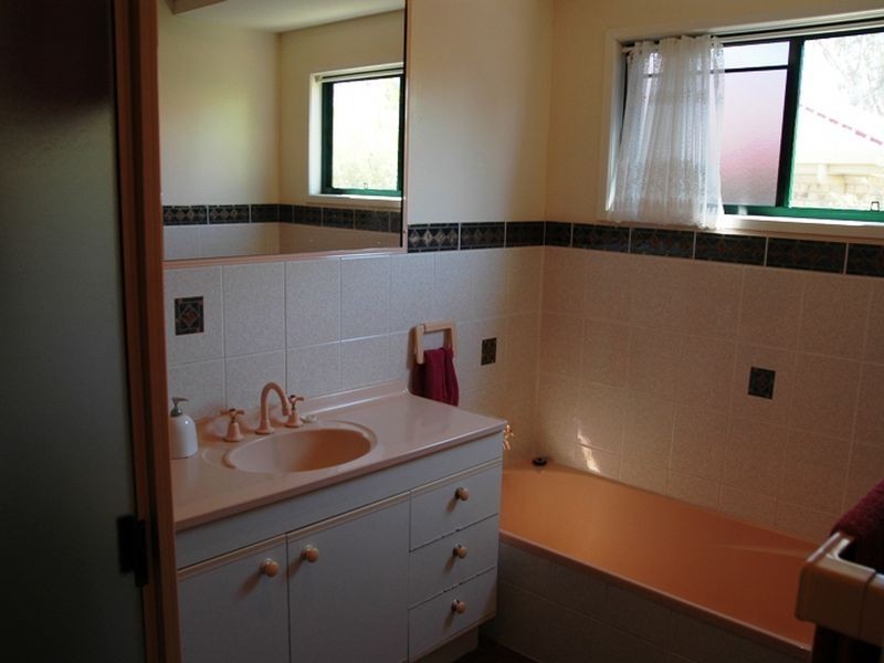 2 Bluebird court, Longreach QLD 4730