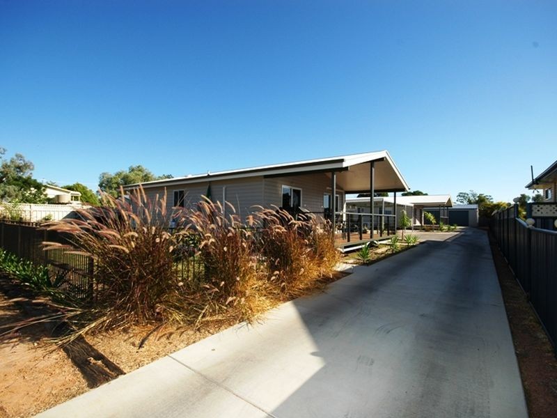 8 Robin road, Longreach QLD 4730