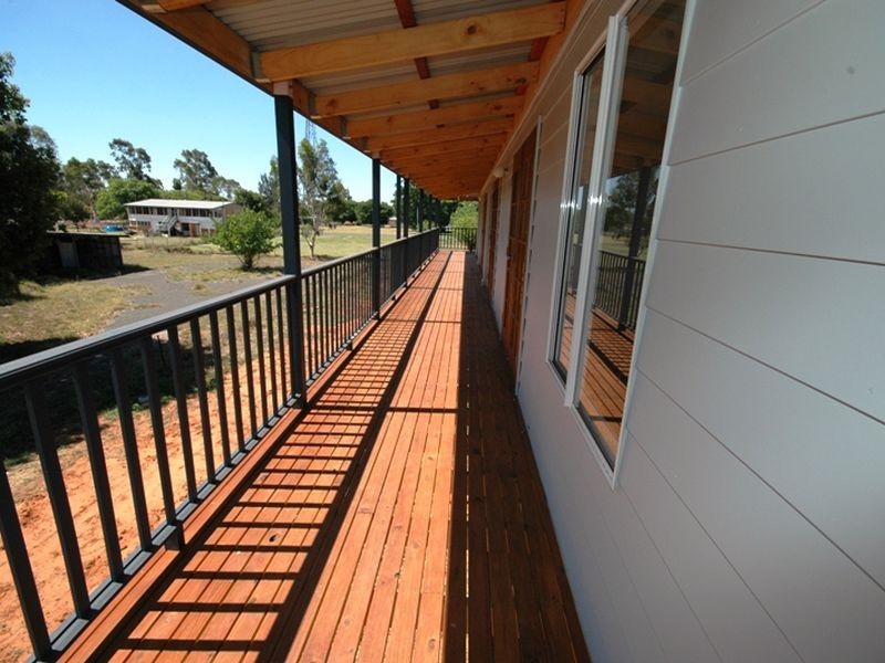 24 Byron street, Alpha QLD 4724