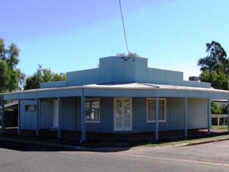 39 Crane street, Longreach QLD 4730