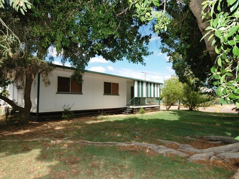 80 Crane Street, Longreach QLD 4730