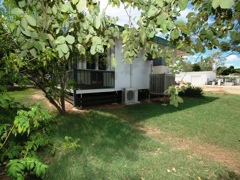 80 Crane Street, Longreach QLD 4730
