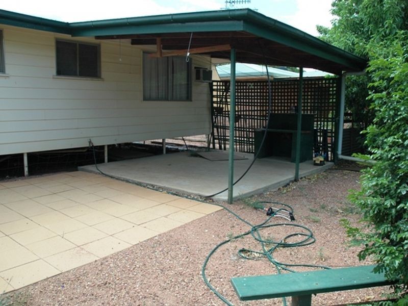 176 Kingfisher street, Longreach QLD 4730