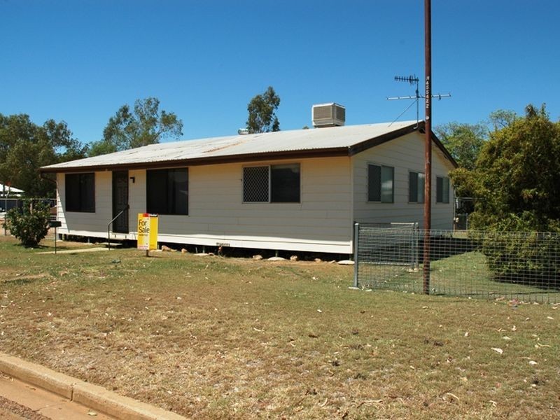33 Pelican street, Longreach QLD 4730