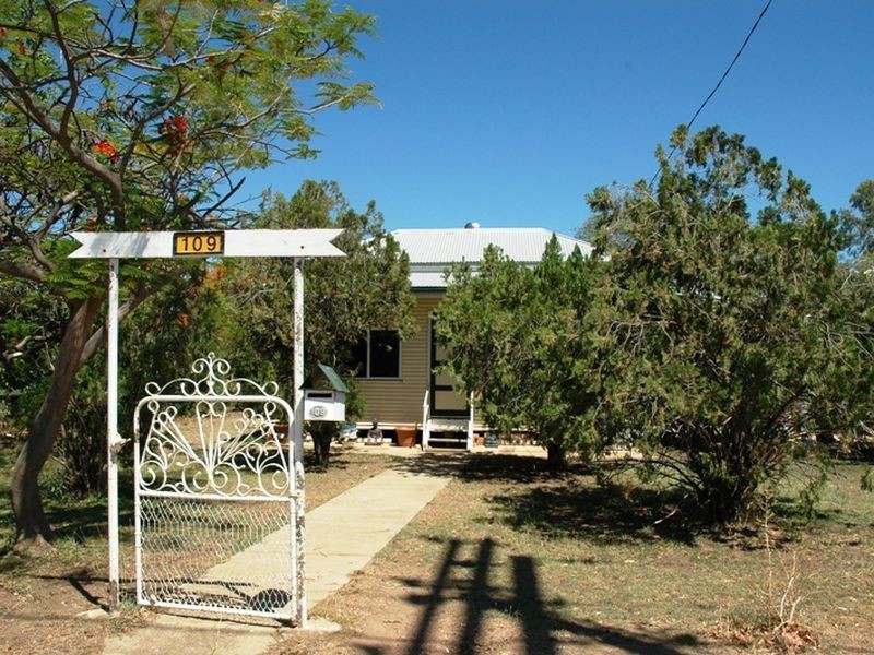 109 Falcon street, Longreach QLD 4730