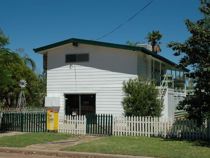 25 Crane street, Longreach QLD 4730