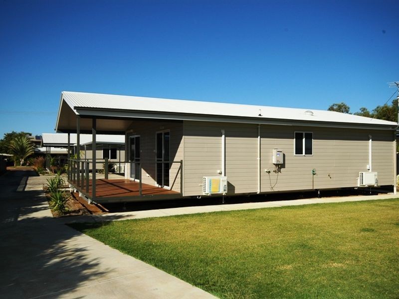 2/8 Robin road, Longreach QLD 4730