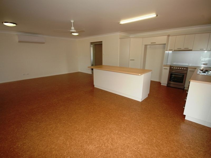 4/104 Galah street, Longreach QLD 4730