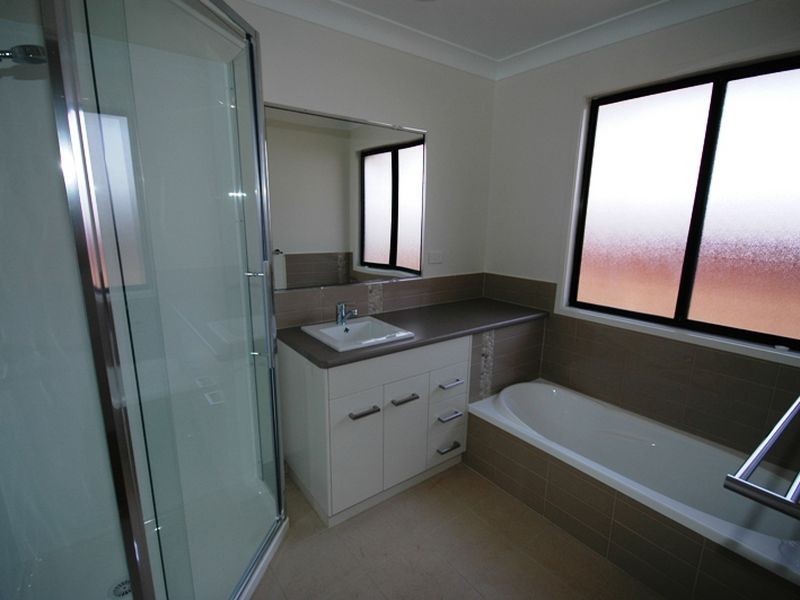 4/104 Galah street, Longreach QLD 4730