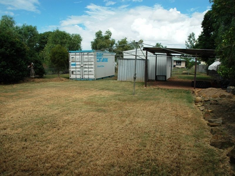 176 Kingfisher street, Longreach QLD 4730