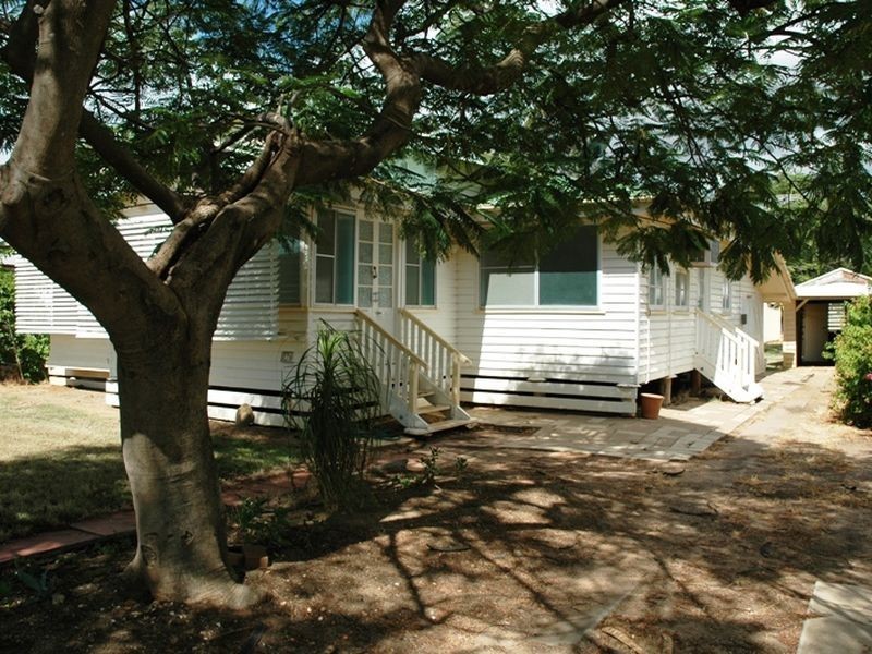 128 Cassowary street, Longreach QLD 4730