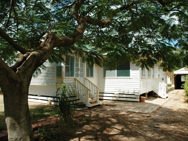 128 Cassowary street, Longreach QLD 4730