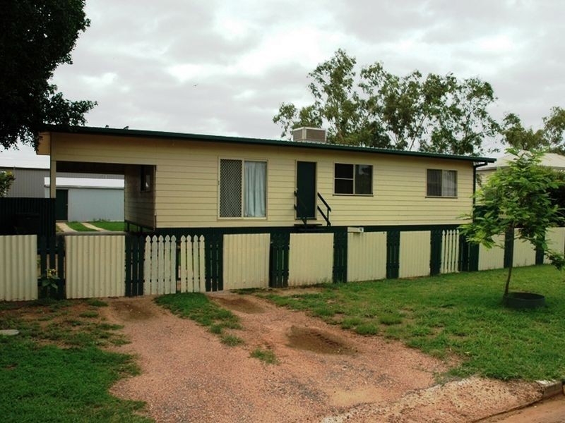 114 Falcon street, Longreach QLD 4730