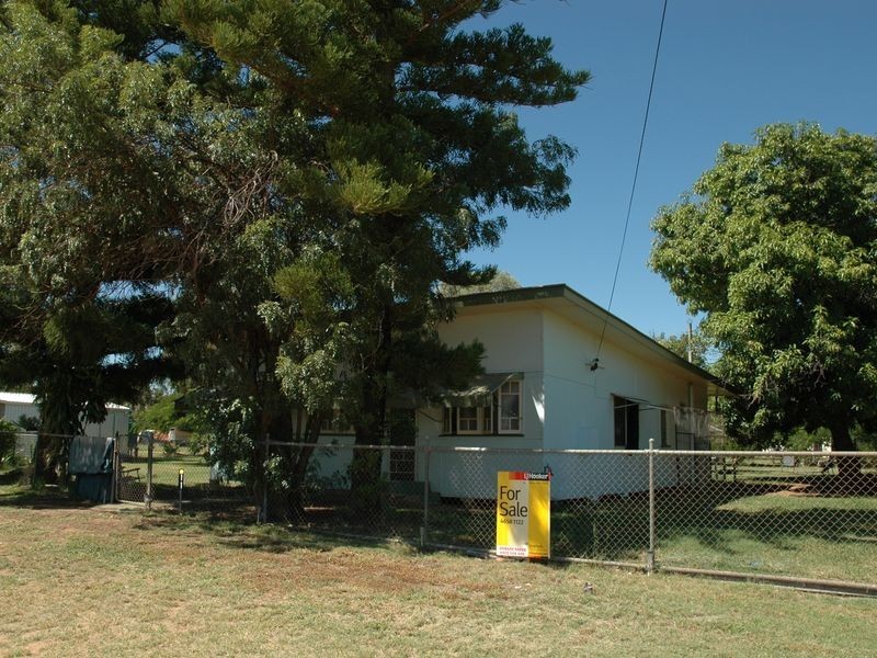 11 Elm street, Barcaldine QLD 4725