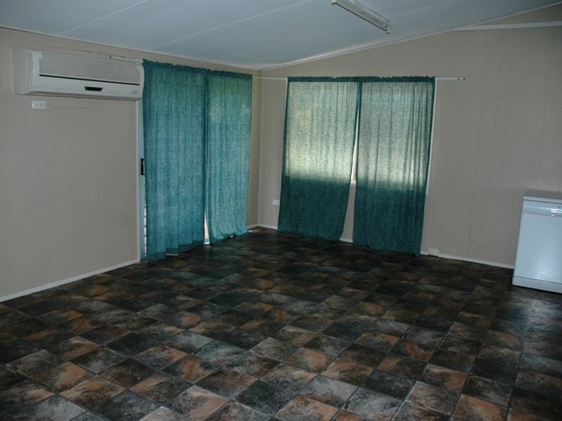 176 Kingfisher street, Longreach QLD 4730