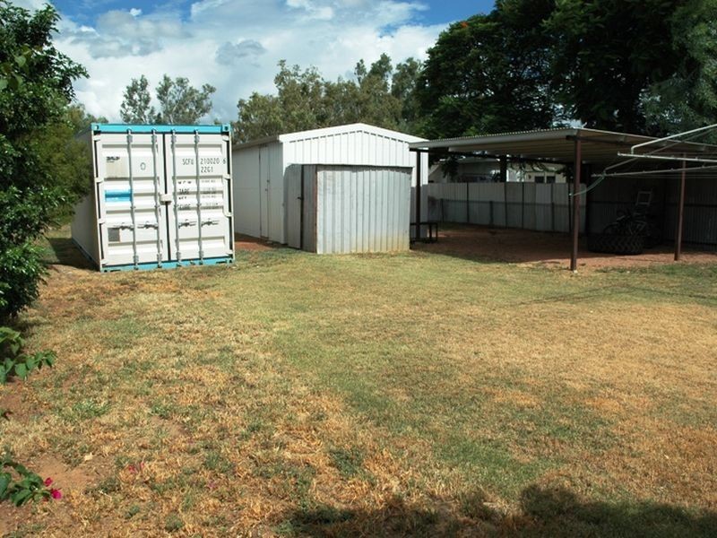 176 Kingfisher street, Longreach QLD 4730