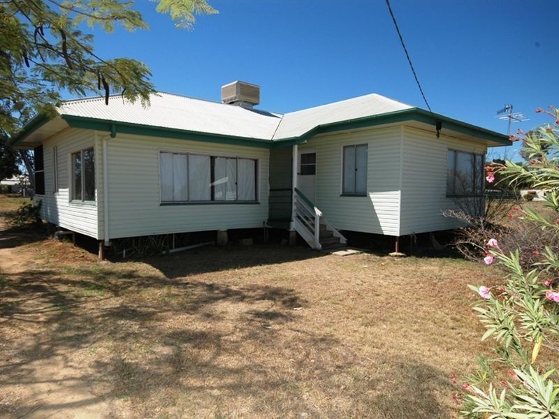 8 Wompoo road, Longreach QLD 4730