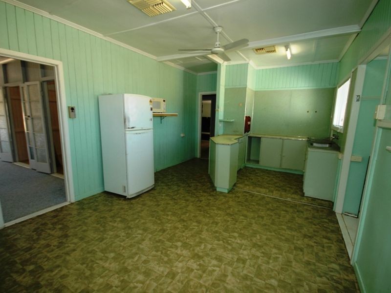 8 Wompoo road, Longreach QLD 4730