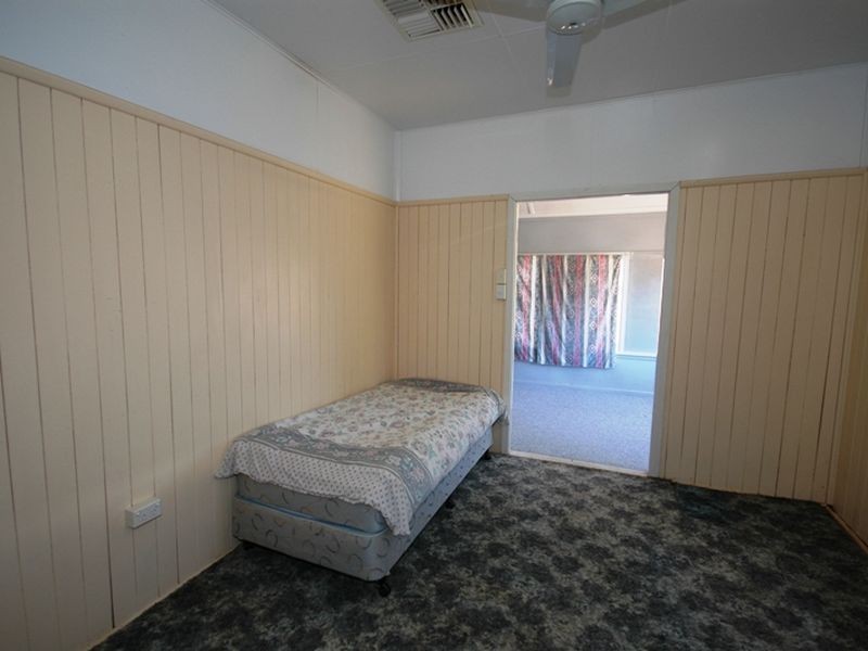 8 Wompoo road, Longreach QLD 4730