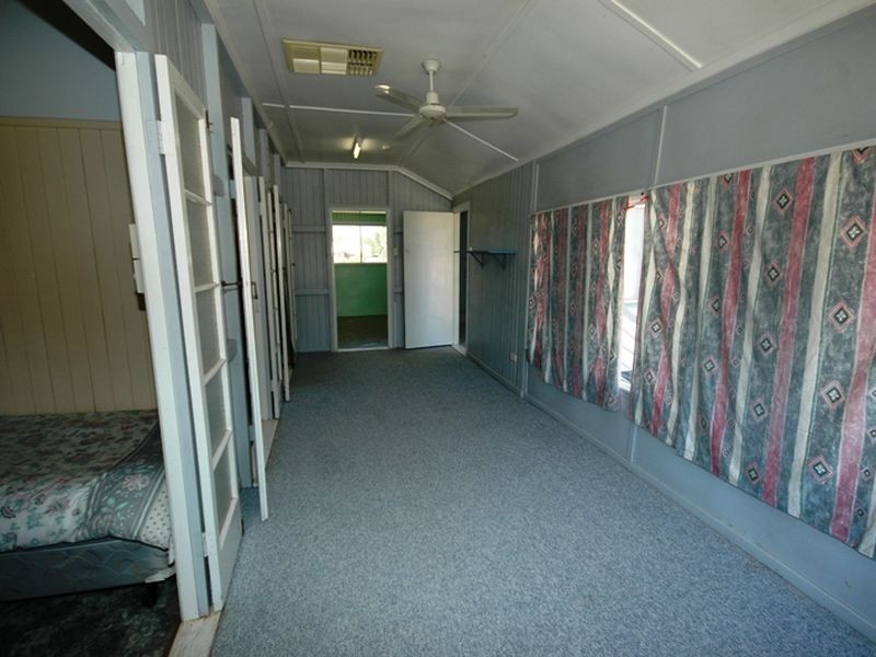 8 Wompoo road, Longreach QLD 4730