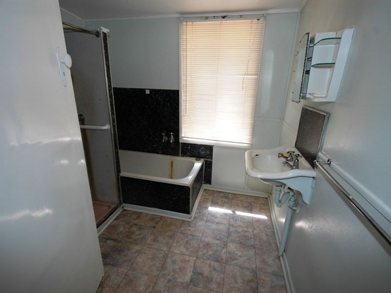 8 Wompoo road, Longreach QLD 4730