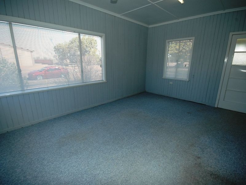 8 Wompoo road, Longreach QLD 4730