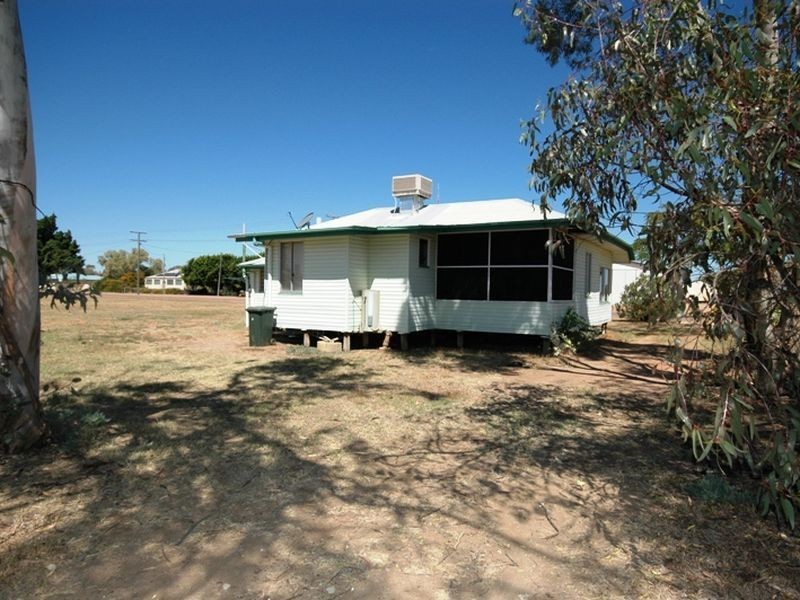 8 Wompoo road, Longreach QLD 4730
