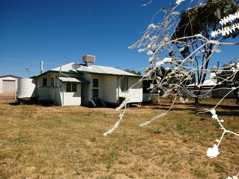 8 Wompoo road, Longreach QLD 4730