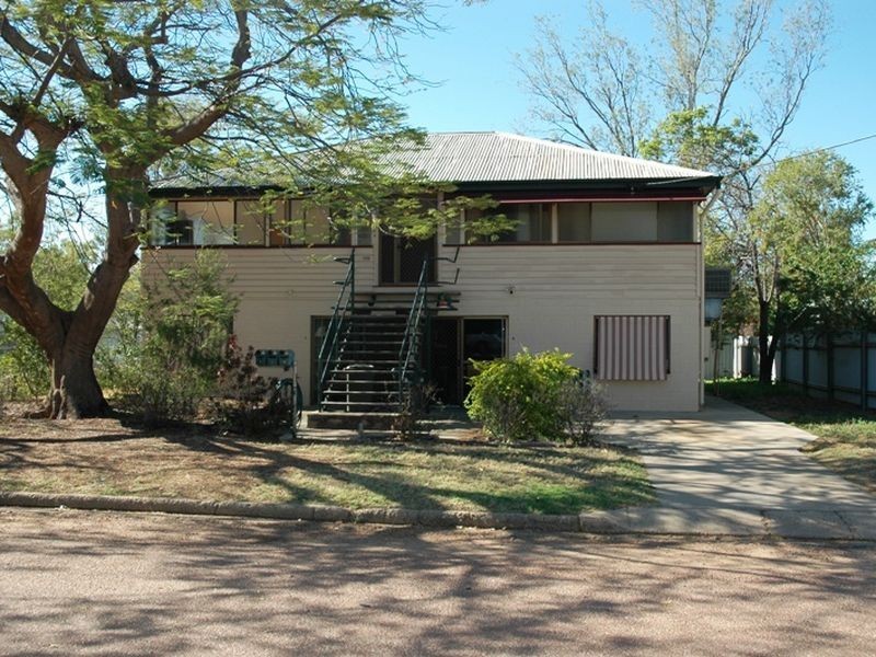 3/156 Crane Street, Longreach QLD 4730