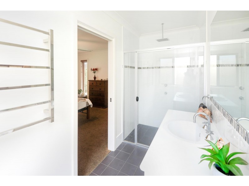 4 Waverider Cove, Safety Beach NSW 2456