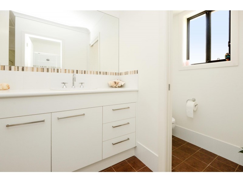 4 Waverider Cove, Safety Beach NSW 2456