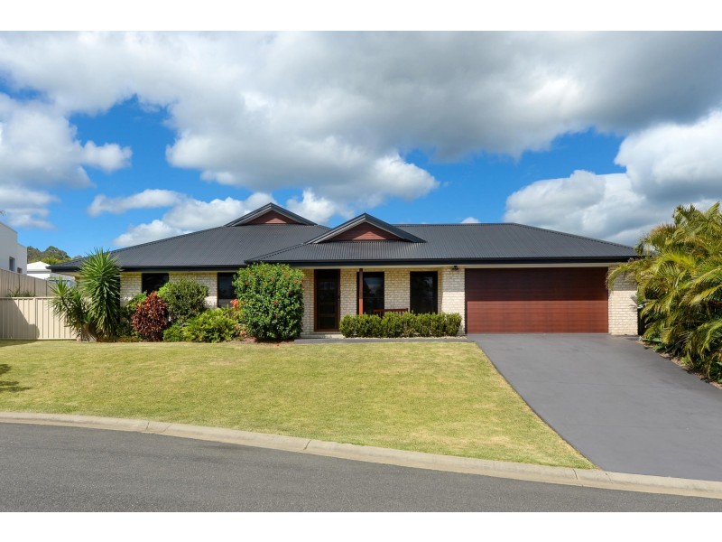 4 Waverider Cove, Safety Beach NSW 2456