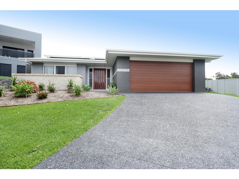 8 Neptune Close, Safety Beach NSW 2456